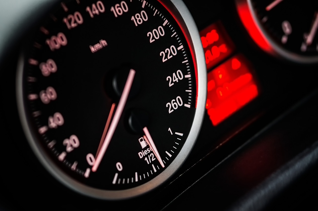 Hoe oud moet ik zijn voor ik rijles mag nemen en rijexamen mag doen?